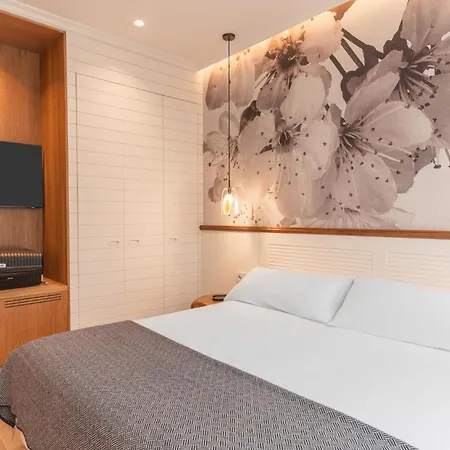 Hotel Hiru Uhinak 4*