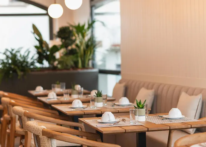 Hiru Uhinak 4* 德巴