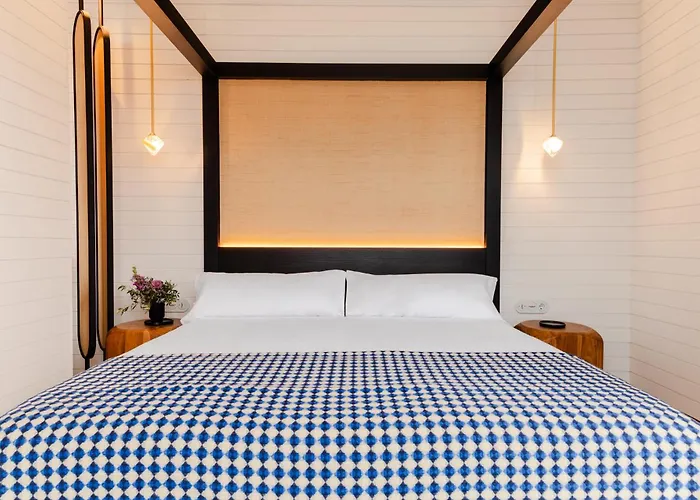 Hiru Uhinak 4* 德巴