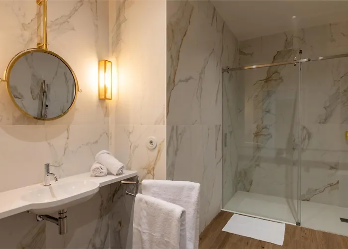 Hiru Uhinak 4* 德巴