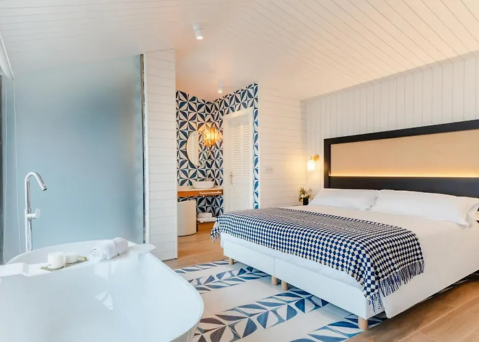 Hotel Hiru Uhinak 4*